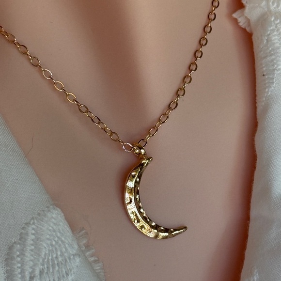 Source Unknown Jewelry - ⚜️ Minimalist Moon Pendant Necklace 🌙
